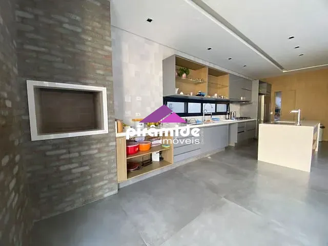 Casa com 600m² 4 quartos e 3 banheiros, à venda, no bairro Urbanova em São José dos Campos