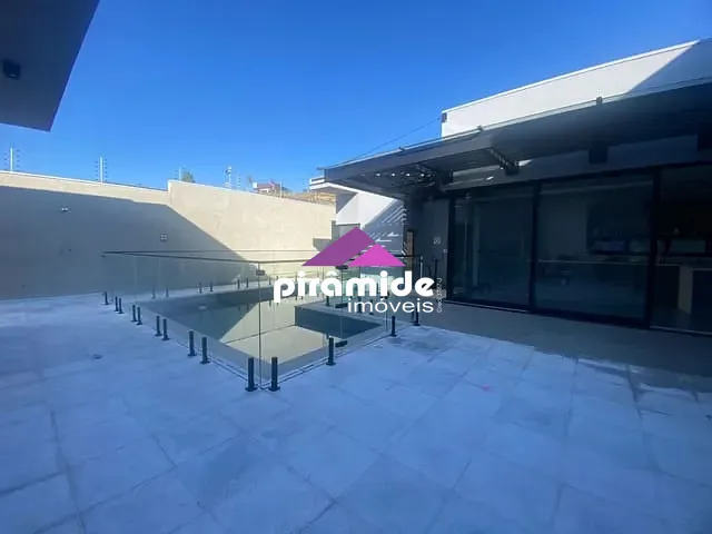 Casa com 600m² 4 quartos e 3 banheiros, à venda, no bairro Urbanova em São José dos Campos
