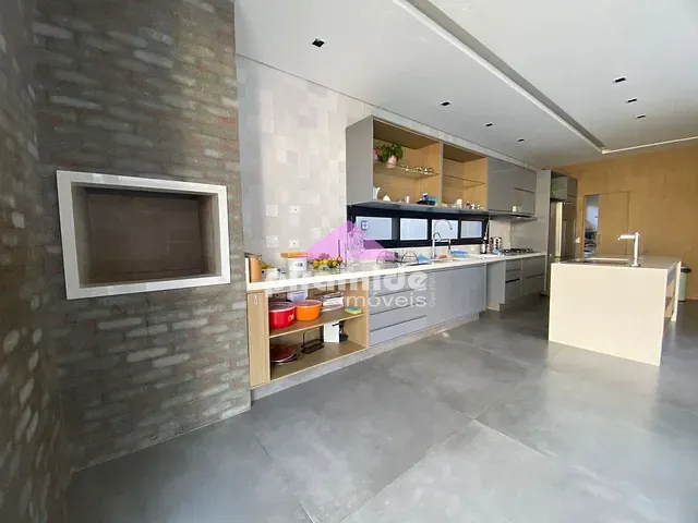 Casa com 600m² 4 quartos e 3 banheiros, à venda, no bairro Urbanova em São José dos Campos