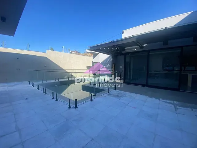 Casa com 600m² 4 quartos e 3 banheiros, à venda, no bairro Urbanova em São José dos Campos