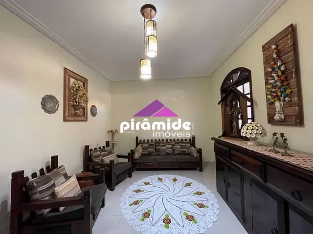 Casa com 250m² 3 quartos e 2 banheiros, à venda, no bairro Jardim Portugal em São José dos Campos