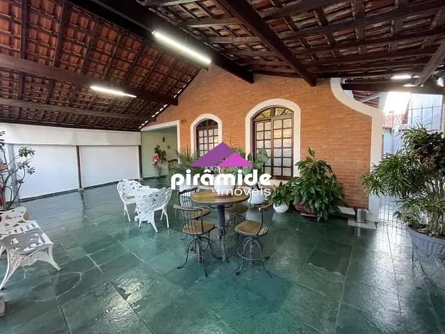 Casa com 250m² 3 quartos e 2 banheiros, à venda, no bairro Jardim Portugal em São José dos Campos