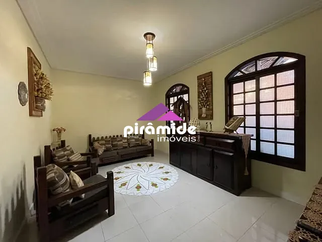Casa com 250m² 3 quartos e 2 banheiros, à venda, no bairro Jardim Portugal em São José dos Campos