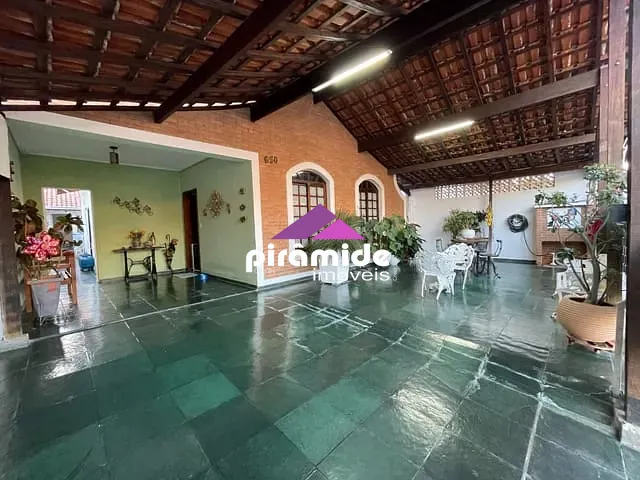 Casa com 250m² 3 quartos e 2 banheiros, à venda, no bairro Jardim Portugal em São José dos Campos