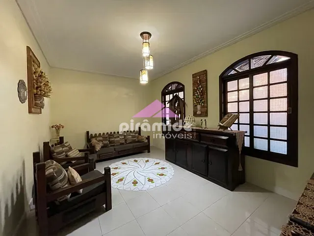 Casa com 250m² 3 quartos e 2 banheiros, à venda, no bairro Jardim Portugal em São José dos Campos