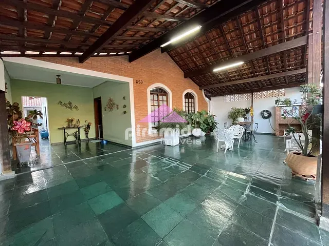 Casa com 250m² 3 quartos e 2 banheiros, à venda, no bairro Jardim Portugal em São José dos Campos