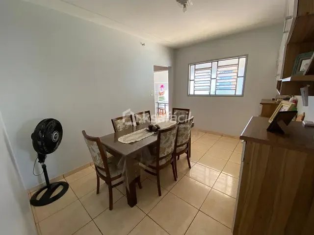 Casa com 360m² 3 quartos e 2 banheiros, à venda, no bairro Guanandi em Campo Grande
