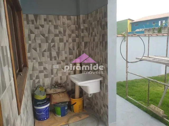 Casa com 150m² 2 quartos e 1 banheiro, à venda, no bairro Pontal de Santa Marina em Caraguatatuba