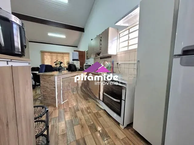 Casa com 250m² 2 quartos e 1 banheiro, à venda, no bairro Massaguaçu em Caraguatatuba