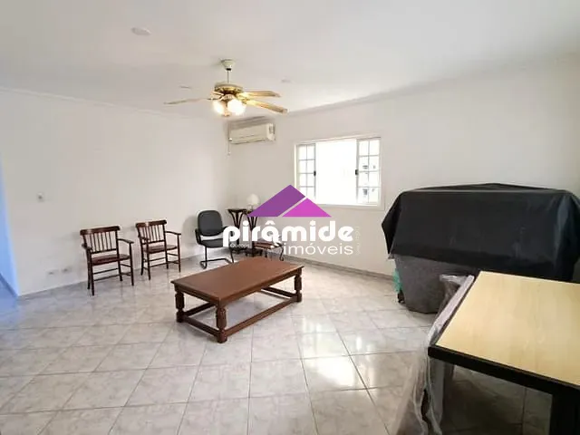 Casa com 251m² 3 quartos e 2 banheiros, à venda, no bairro Urbanova em São José dos Campos
