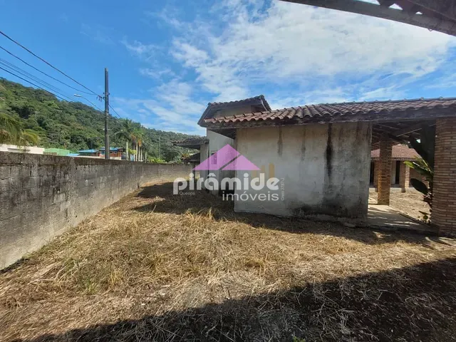 Casa com 878m² 3 quartos e 3 banheiros, à venda, no bairro Mar Verde em Caraguatatuba