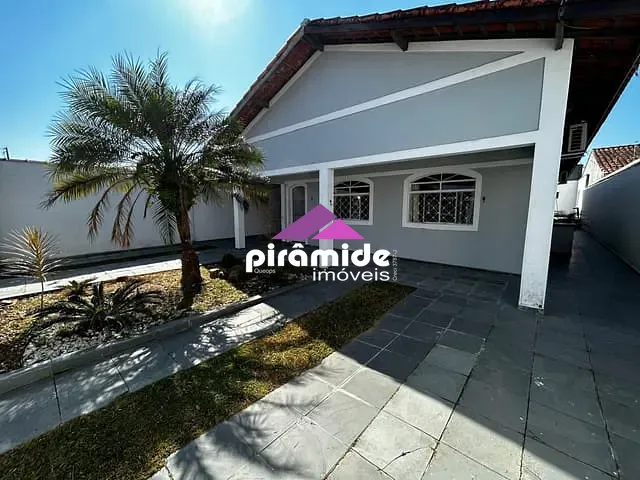 Casa com 360m² 4 quartos e 1 banheiro, à venda, no bairro Jardim Britânia em Caraguatatuba