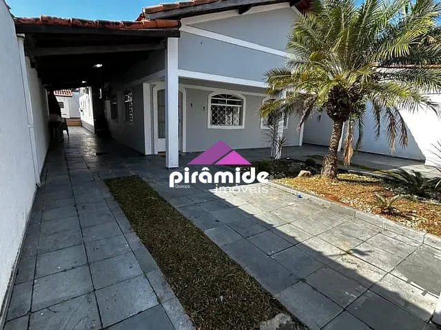 Casa com 360m² 4 quartos e 1 banheiro, à venda, no bairro Jardim Britânia em Caraguatatuba