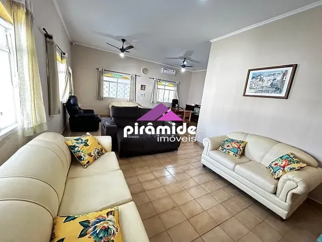 Casa com 360m² 4 quartos e 1 banheiro, à venda, no bairro Jardim Britânia em Caraguatatuba