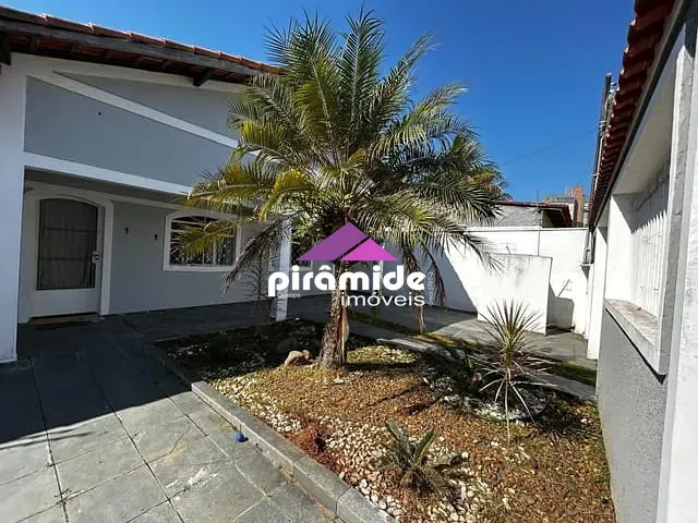 Casa com 360m² 4 quartos e 1 banheiro, à venda, no bairro Jardim Britânia em Caraguatatuba