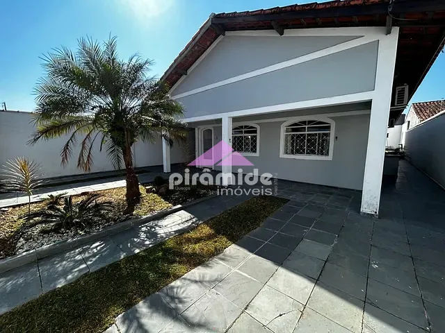 Casa com 360m² 4 quartos e 1 banheiro, à venda, no bairro Jardim Britânia em Caraguatatuba