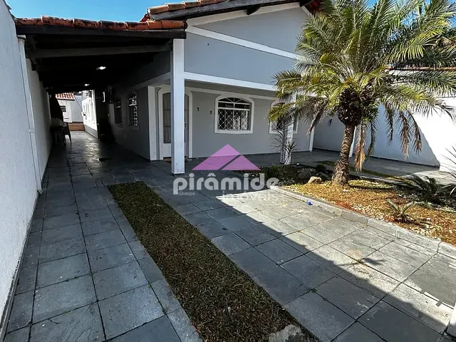 Casa com 360m² 4 quartos e 1 banheiro, à venda, no bairro Jardim Britânia em Caraguatatuba