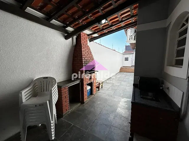 Casa com 360m² 4 quartos e 1 banheiro, à venda, no bairro Jardim Britânia em Caraguatatuba