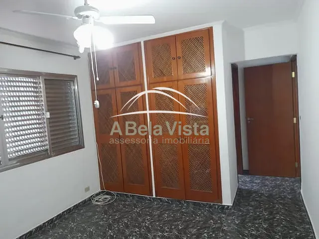 Casa com 430m² 3 quartos e 3 banheiros, à venda, no bairro Jaguaribe em Osasco