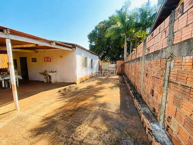 Casa com 360m² 2 quartos e 1 banheiro, à venda, no bairro Jardim Centenário em Campo Grande