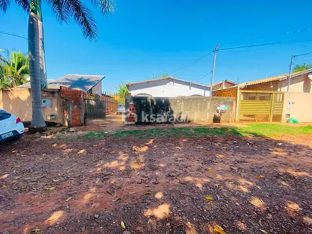 Casa com 360m² 2 quartos e 1 banheiro, à venda, no bairro Jardim Centenário em Campo Grande
