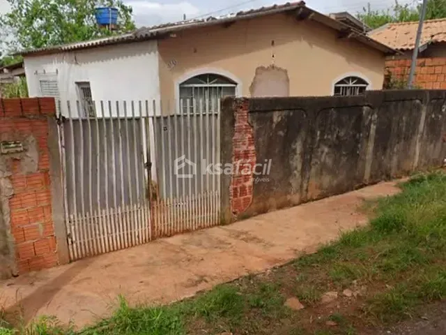 Casa com 360m² 2 quartos e 1 banheiro, à venda, no bairro Jardim Centenário em Campo Grande