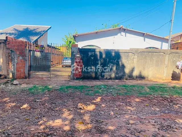 Casa com 360m² 2 quartos e 1 banheiro, à venda, no bairro Jardim Centenário em Campo Grande