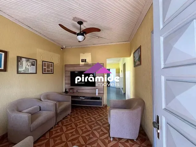 Casa com 250m² 4 quartos e 3 banheiros, à venda, no bairro Jardim Satélite em São José dos Campos
