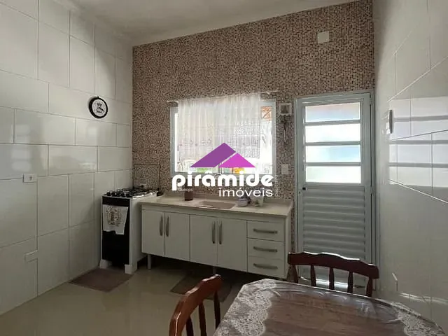 Casa com 250m² 2 quartos e 3 banheiros, à venda, no bairro Cidade Vista Verde em São José dos Campos