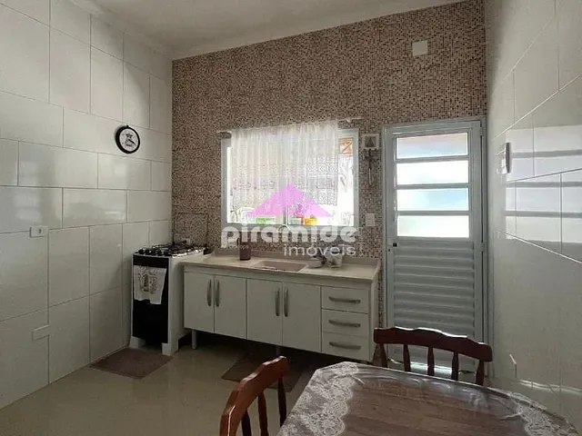 Casa com 250m² 2 quartos e 3 banheiros, à venda, no bairro Cidade Vista Verde em São José dos Campos