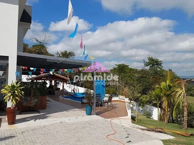 Casa com 1063m² 5 quartos e 6 banheiros, à venda, no bairro Chácaras Guanabara em Guararema