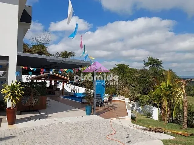 Casa com 1063m² 5 quartos e 6 banheiros, à venda, no bairro Chácaras Guanabara em Guararema