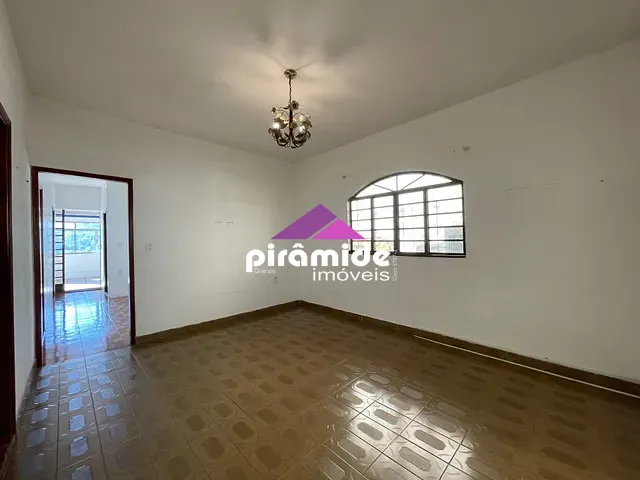 Casa com 274m² 3 quartos e 2 banheiros, à venda, no bairro Vila São Benedito em São José dos Campos