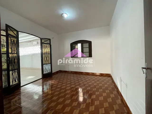 Casa com 274m² 3 quartos e 2 banheiros, à venda, no bairro Vila São Benedito em São José dos Campos