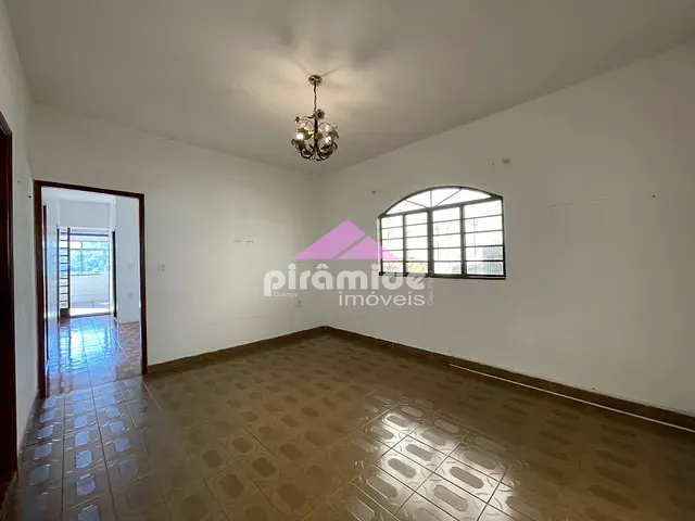 Casa com 274m² 3 quartos e 2 banheiros, à venda, no bairro Vila São Benedito em São José dos Campos