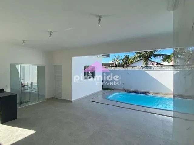 Casa 3 quartos e 3 banheiros, à venda, no bairro Massaguaçu em Caraguatatuba