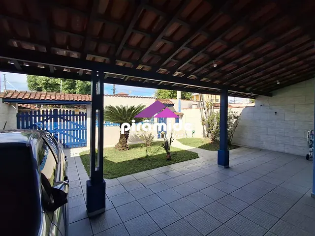 Casa com 600m² 2 quartos e 4 banheiros, à venda, no bairro Porto Novo em Caraguatatuba