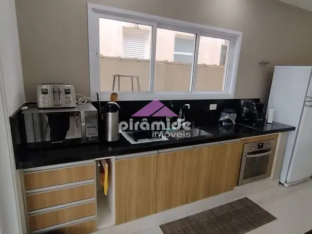 Casa com 400m² 5 quartos e 6 banheiros, à venda, no bairro Mar Verde em Caraguatatuba