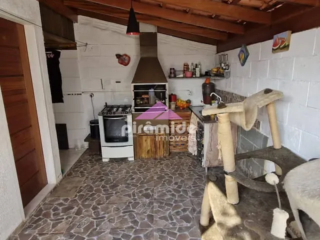 Casa com 100m² 2 quartos e 2 banheiros, à venda, no bairro Golfinhos em Caraguatatuba