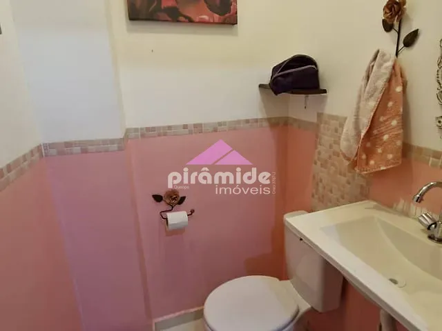 Casa com 100m² 2 quartos e 2 banheiros, à venda, no bairro Golfinhos em Caraguatatuba