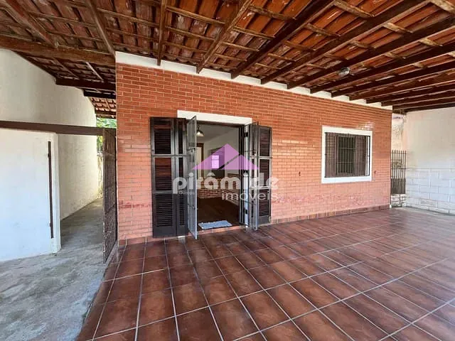 Casa com 250m² 2 quartos e 2 banheiros, à venda, no bairro Porto Novo em Caraguatatuba