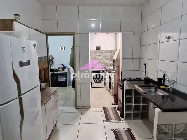 Casa com 142m² 2 quartos e 2 banheiros, à venda, no bairro Golfinhos em Caraguatatuba