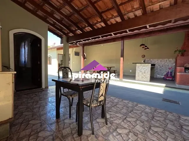 Casa com 450m² 3 quartos e 3 banheiros, à venda, no bairro Aruan em Caraguatatuba