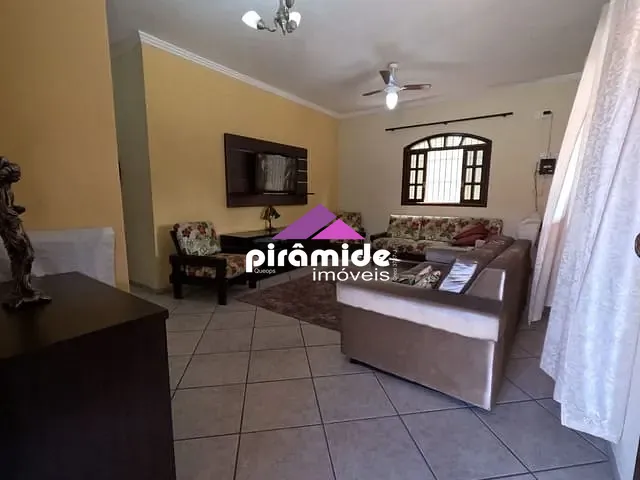 Casa com 450m² 3 quartos e 3 banheiros, à venda, no bairro Aruan em Caraguatatuba
