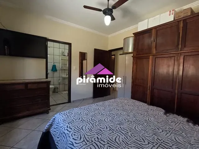 Casa com 450m² 3 quartos e 3 banheiros, à venda, no bairro Aruan em Caraguatatuba