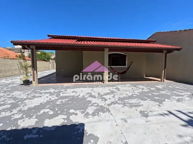 Casa com 450m² 3 quartos e 3 banheiros, à venda, no bairro Aruan em Caraguatatuba