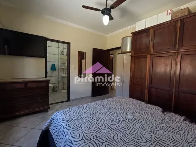 Casa com 450m² 3 quartos e 3 banheiros, à venda, no bairro Aruan em Caraguatatuba