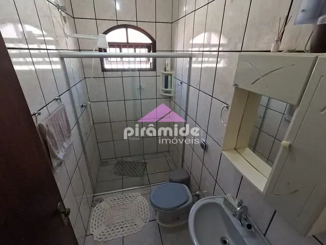 Casa com 450m² 3 quartos e 3 banheiros, à venda, no bairro Aruan em Caraguatatuba