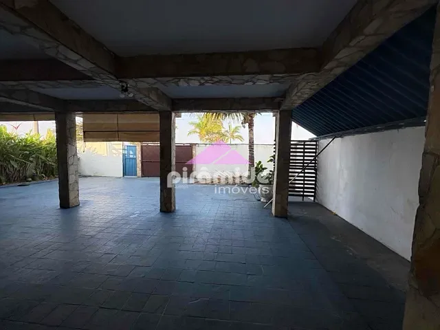 Casa 4 quartos e 2 banheiros, à venda ou para alugar, no bairro Praia das Palmeiras em Caraguatatuba