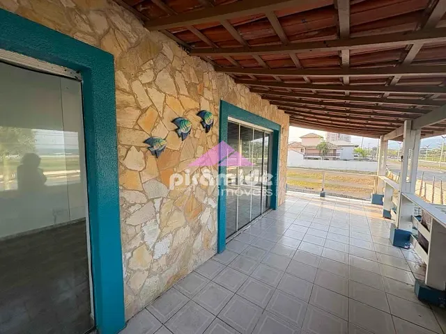 Casa 4 quartos e 2 banheiros, à venda ou para alugar, no bairro Praia das Palmeiras em Caraguatatuba